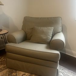 Set Of Two Recliners