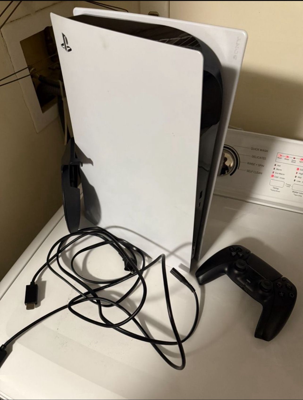 Ps5 comes with controller, HDMI, and power cord Barely used 