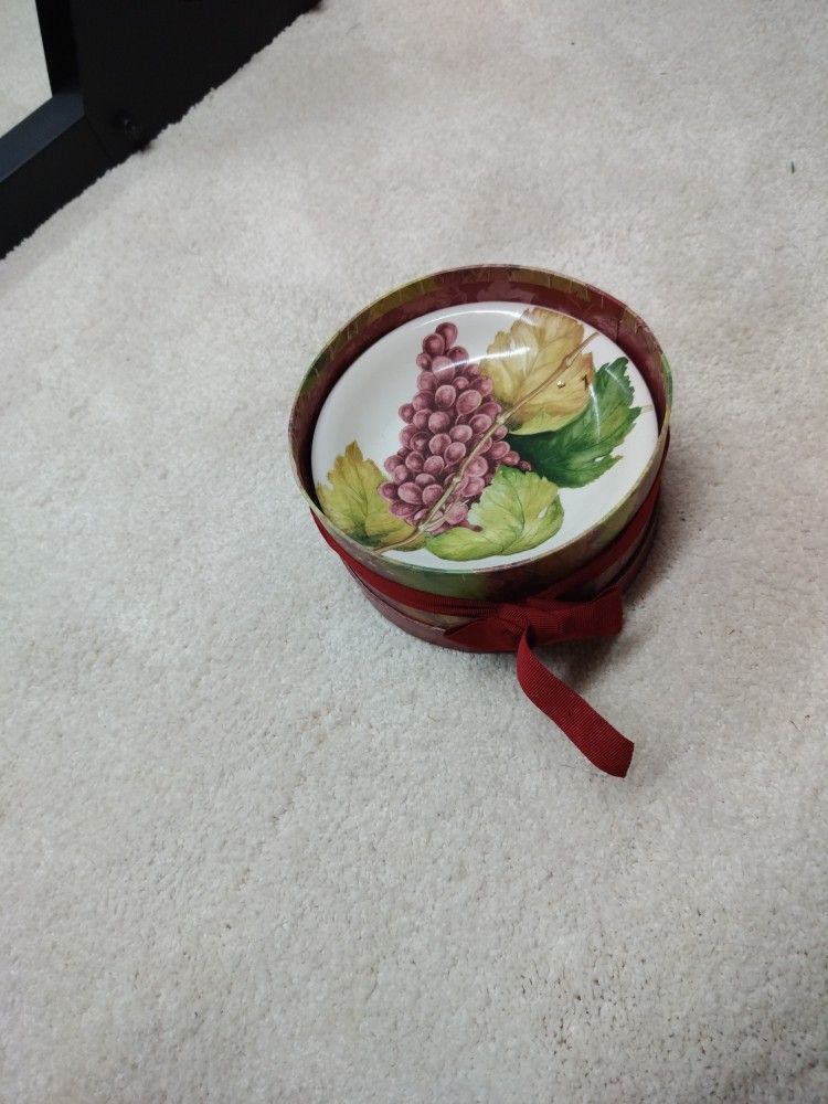 Six Grape Design Dessert Plates In Round Box