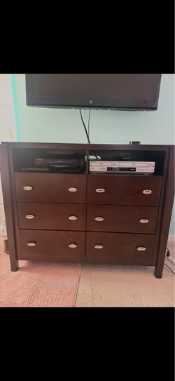 Dresser set