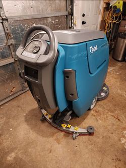 Tennant T300e Scrubber