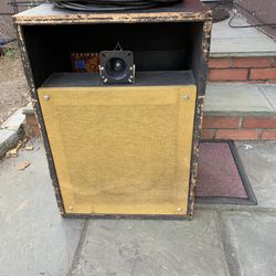 Auditorium Speakers Barely Used With Wire Included 