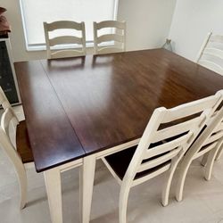 Gorgeous solid wood set of table,6 chairs and buffet with Lighted hutch!  Excellent conditions!!! I