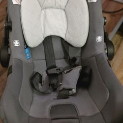 Nuna Pipa Lite Infant Car Seat With Newborn Insert And Mirror