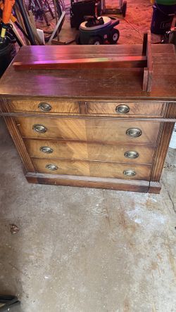 Saginaw Furniture Expandable Table