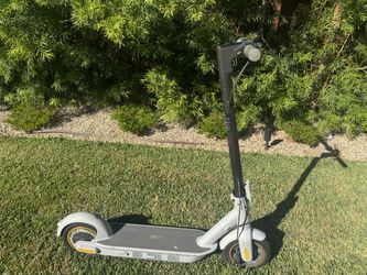 Segway Ninebot MAX G30LP Electric Scooter – New Rear Tire / Grips – Excellent Condition
