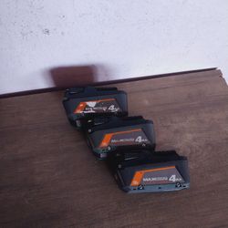 Baterías RIDGID Las 3 Por 130 Dolares 