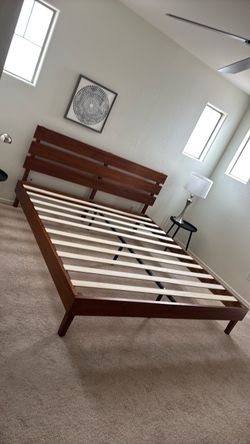 King size bed frame Wood Platform Bed Frame with Slatted Headboard