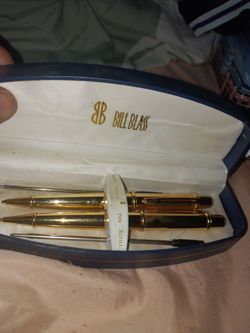 Bill blass gold tone vintage pens.