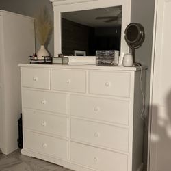 Vanity/ Dresser 