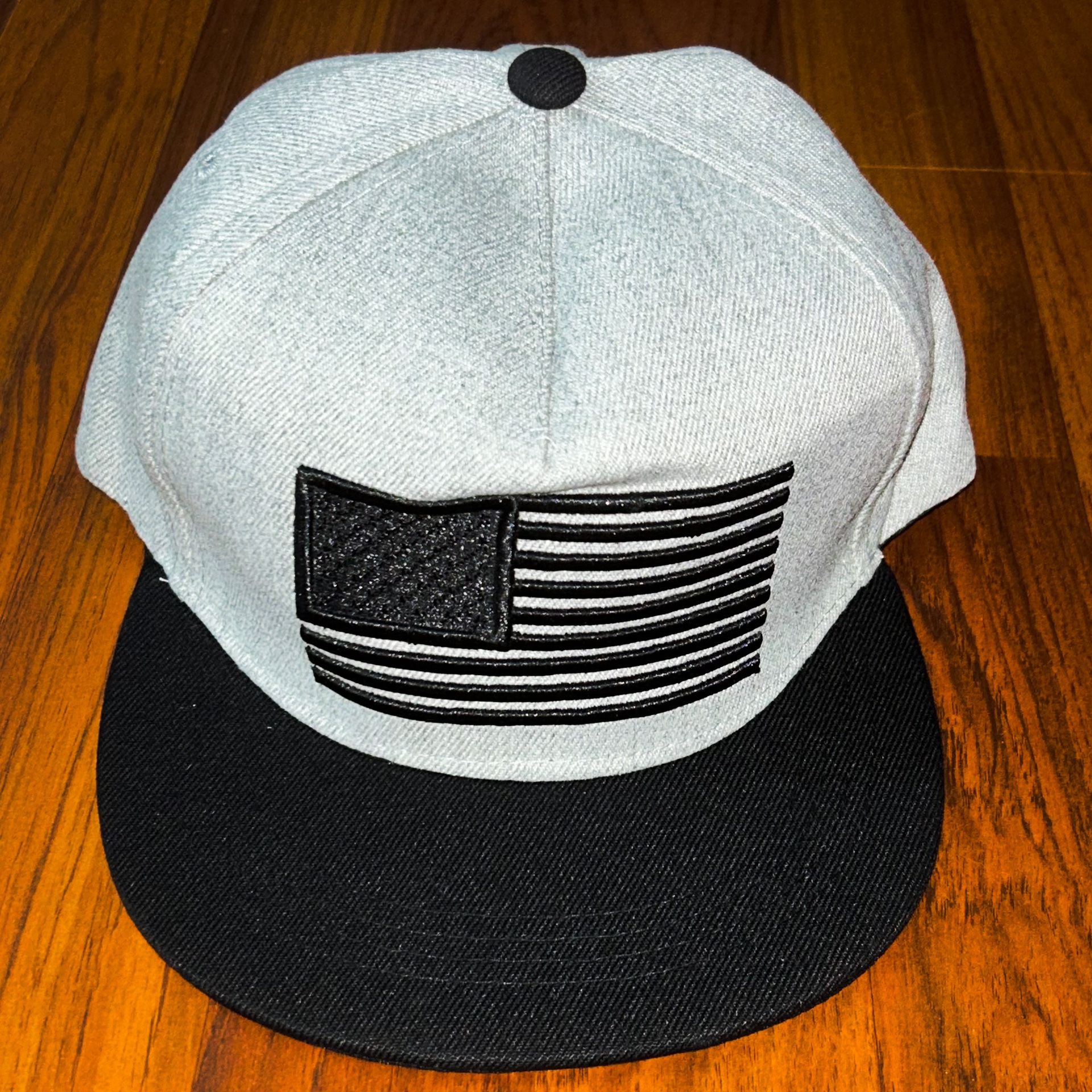 American Flag Men’s Gray/Black SnapBack Hat NWOT