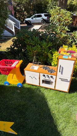 Crate and barrel kids kitchen play set