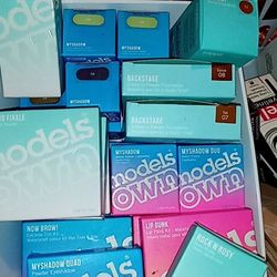 NEW Makeup💄 Different brands $3 each. NUEVO NEW Makeup💄 Different brands $3 each. NUEVO MAQUILLAJE💄$3 CADA UNO. 💄$3 CADA UNO. 

Liquid Foundations