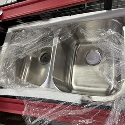 Stainless steel double-bowl kitchen sink