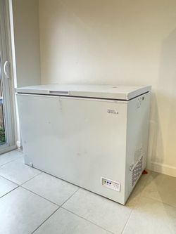 10 Cu Ft Chest Freezer – Premium Levella – Fully Working