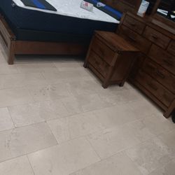 *Spooky Sale Event*---Alton Mature King Bed And Dresser/Mirror Sets---Delivery And Easy Financing Available 👌 