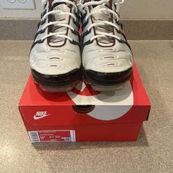 NIKE AIR VAPORMAX PLUS