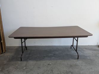 Folding table