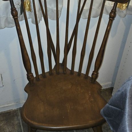  Classic Windsor Dining Chair
