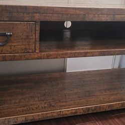 Consolé Table and Living Room Table