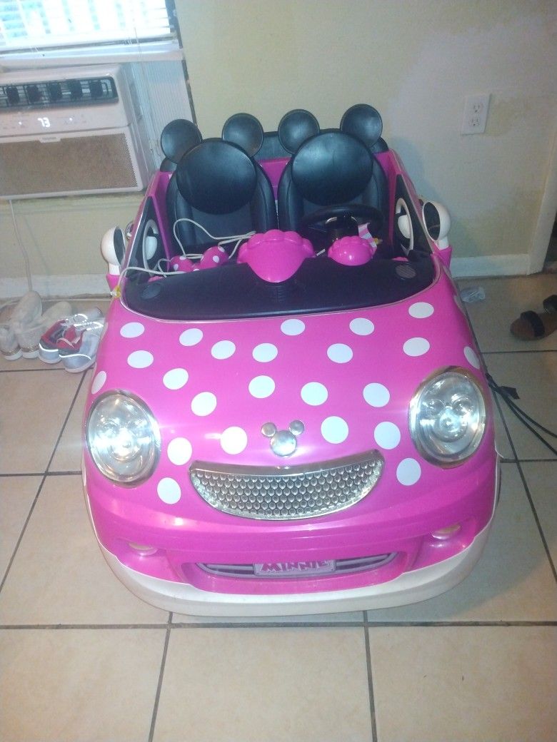 Minnie mouse Driving Car
