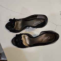 Black heels. (size 8.5 M)