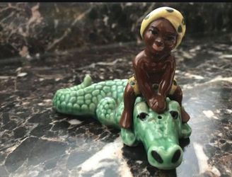 Vintage Mahana Boy on Alligator Salt and Pepper Shakers