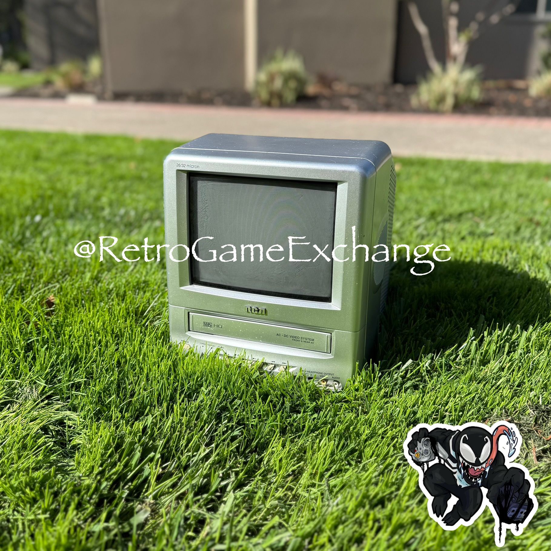 RCA 9” CRT VHS TV (MINI)