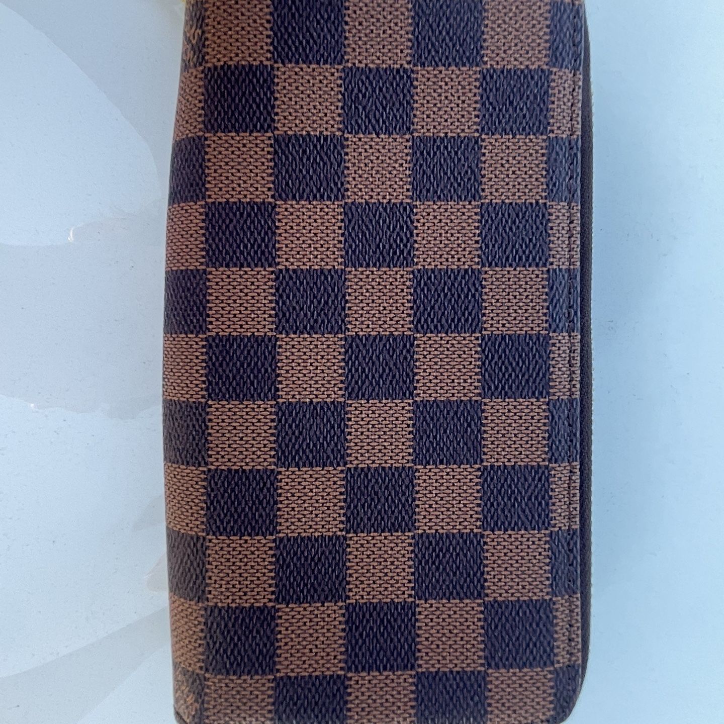LV Wallet top quality comes with dust bag. for Sale in Victorville, CA -  OfferUp