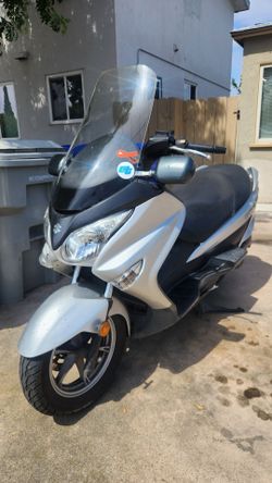 Suzuki burgman 200