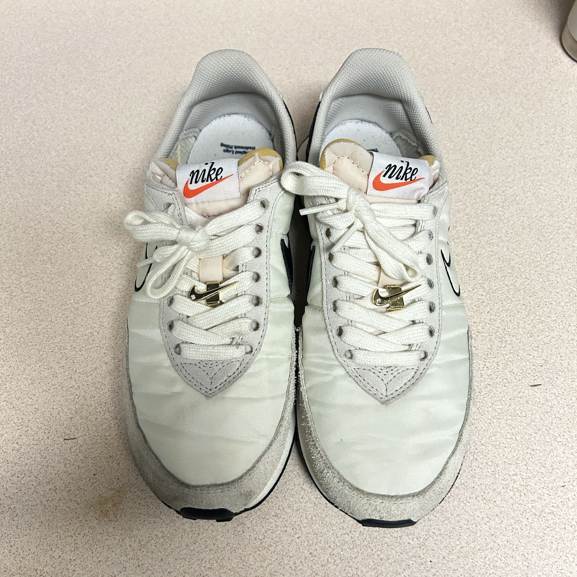 Size 8.5 Nike Waffle Trainer 2 First Use Sail DH4390-100 pre-owned