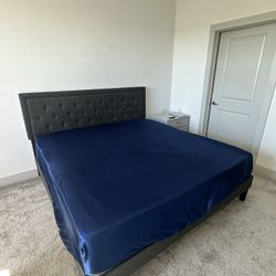 KING SIZE BED w MEMORY FOAM MATTRESS 