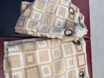 Grommets panels 2 size 54 by 84” & 3 Valences