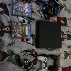 PS4 Bundle – Console + 2 Controllers + Games + Headset + Webcam 