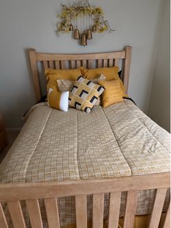 Queen bedroom set