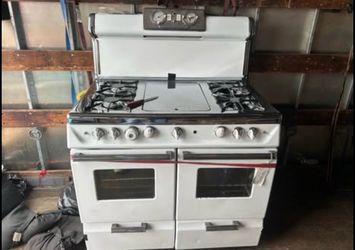 Vintage Wedgewood stove 4 burner, Oven and Broiler With Griddle