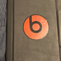 iPad Pro 9.7( 5th Gen ) w/ Beats Audio Keyboard 