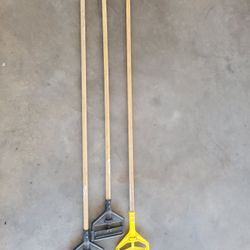 Rubbermaid  mop stick  handle 3 for $20 or $5 each all New