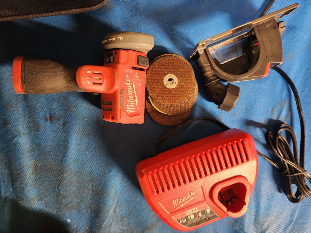 Milwaukee Saw No Battery