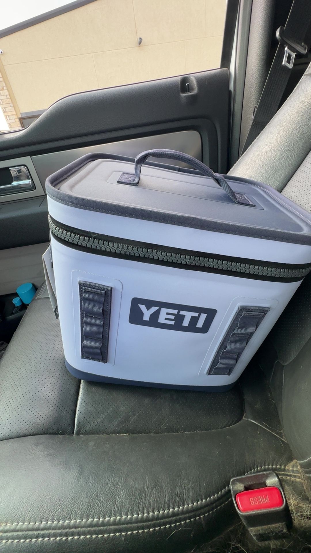 YETI HOPPER FLIP (PURPLE)