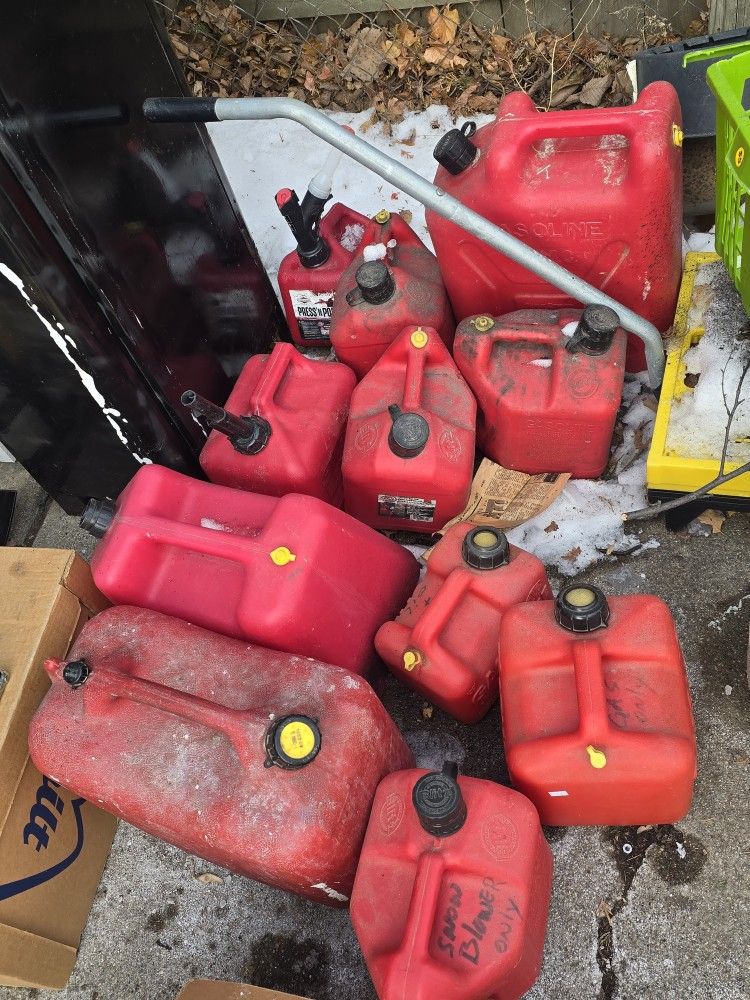 Galons Gas $5 Big Each $3 Small Each