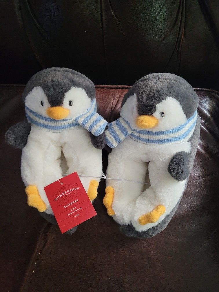 Wondershop Gray/White Penguin Kid Slippers Sz M ( 2 - 3)