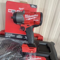 Milwaukee M18 FUEL 18V Lithium-lon Brushless Cordless 1/2 in. Impact Wrench with Friction Ring (Tool 