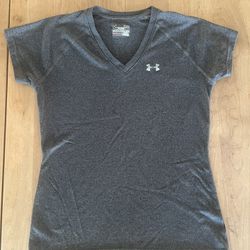 Under Armour Heat Gear Shirt Women’s Small Semi-Fitted Like New