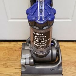 NEW cond DYSON ANIMAL VACUUM  , WITH ATTACHMENTS  , AMAZING POWER SUCTION  , WORKS EXCELLENT  , IN THE BOX 