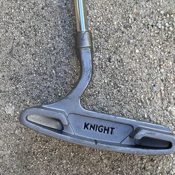 Knight Heel-Toe Blade Golf Putter – Classic Alignment Design – Steel Shaft  ⸻  Description:  Classic Knight heel-toe blade style golf putter with trad
