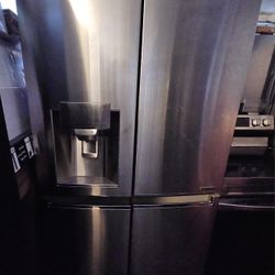 LG STAINLESS STEEL 4 DOORS...REFRIGERATOR..COUNTER DEPTH....$ 500