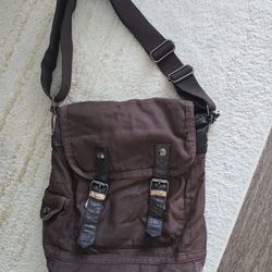 GUESS REVOLUTION MESSENGER BAG