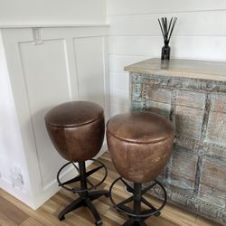 Bar Set With 2 Stools