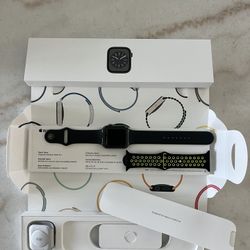 Refurbished Apple Watch Series 8 GPS + Cellular, 45mm Midnight